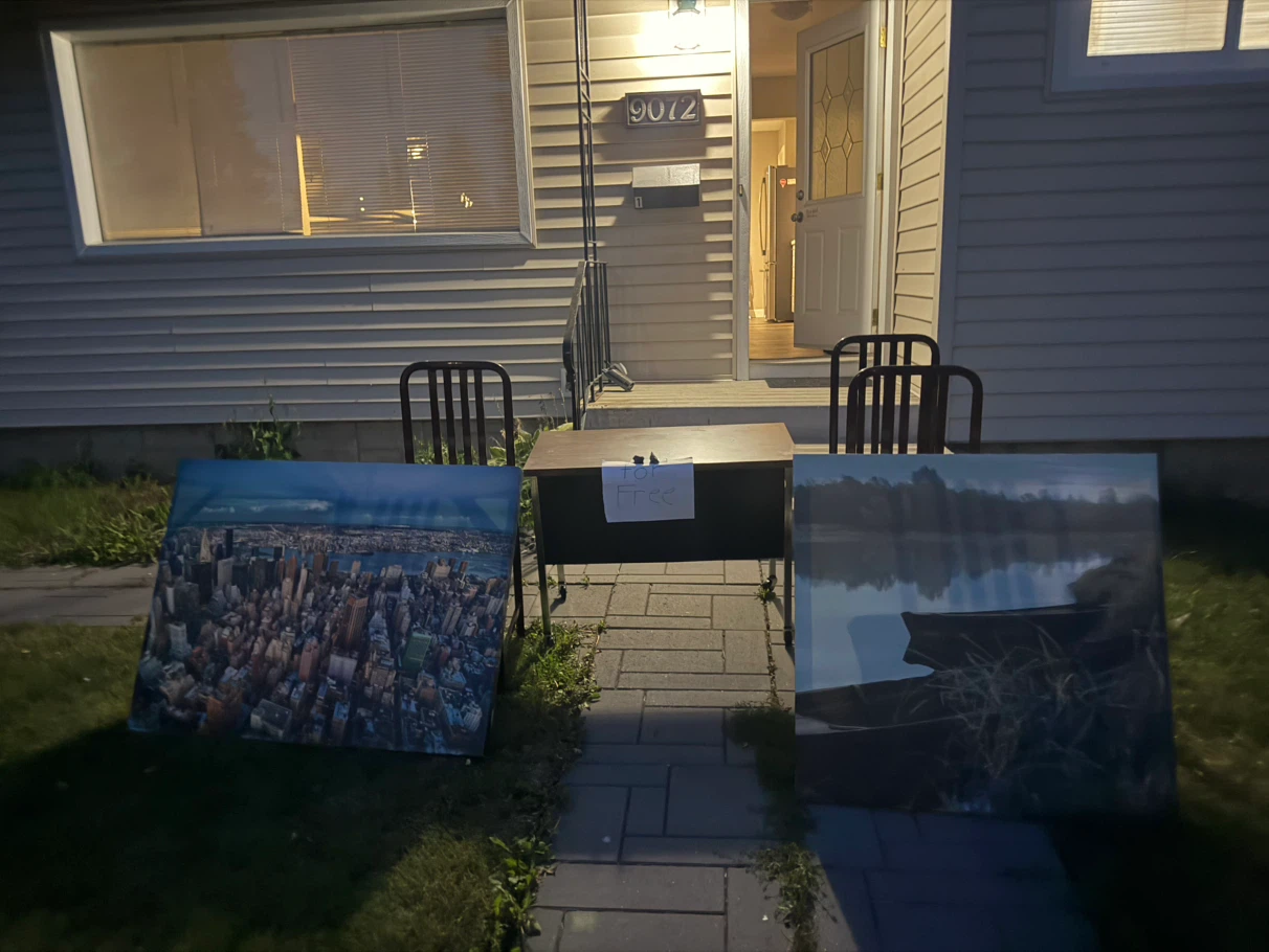 Large Canvas Print of Cityscape, Table and Chairs - photo 5