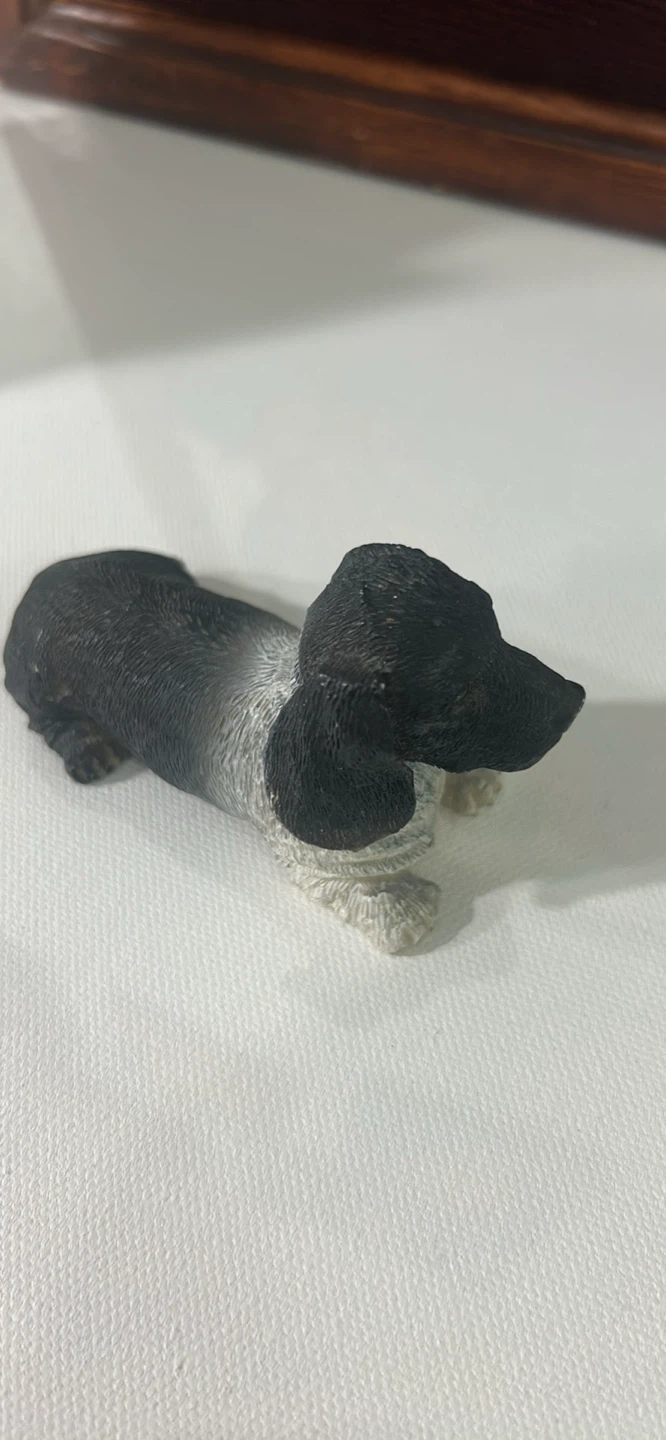 Figurine of a Dachshund dog with a bone - photo 2