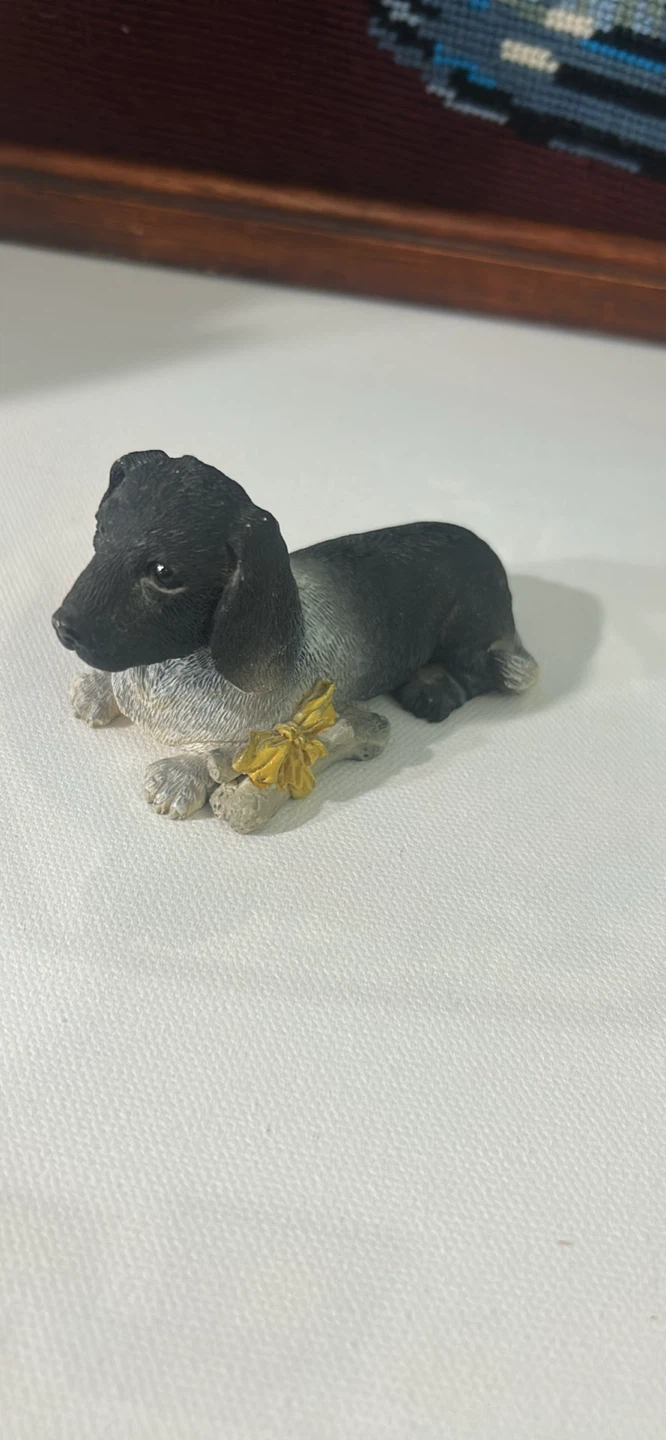 Figurine of a Dachshund dog with a bone - photo 3