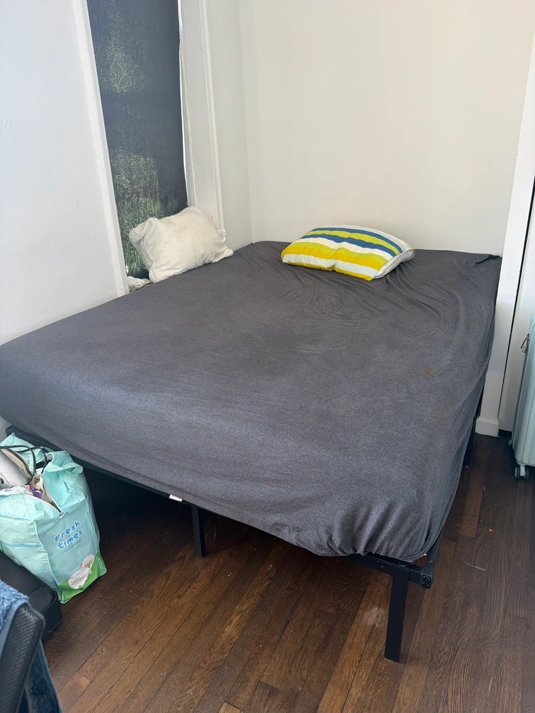 Zinus Queen Size Bed and Bed Frame