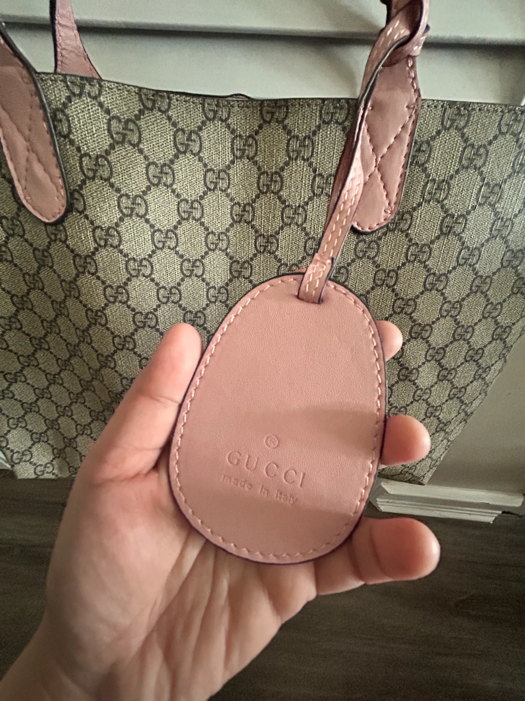 Gucci Reversible Tote Bag with Pink Interior - photo 3
