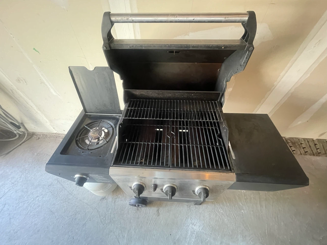 Barbecue + Propane Tank for Sale - photo 2