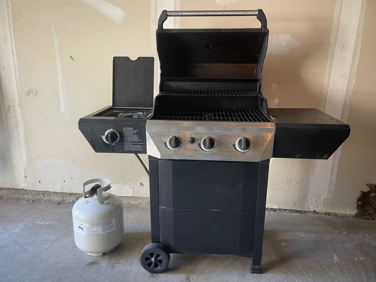 Barbecue + Propane Tank for Sale - photo 3