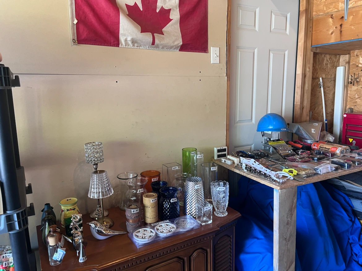 GARAGE SALE - photo 2