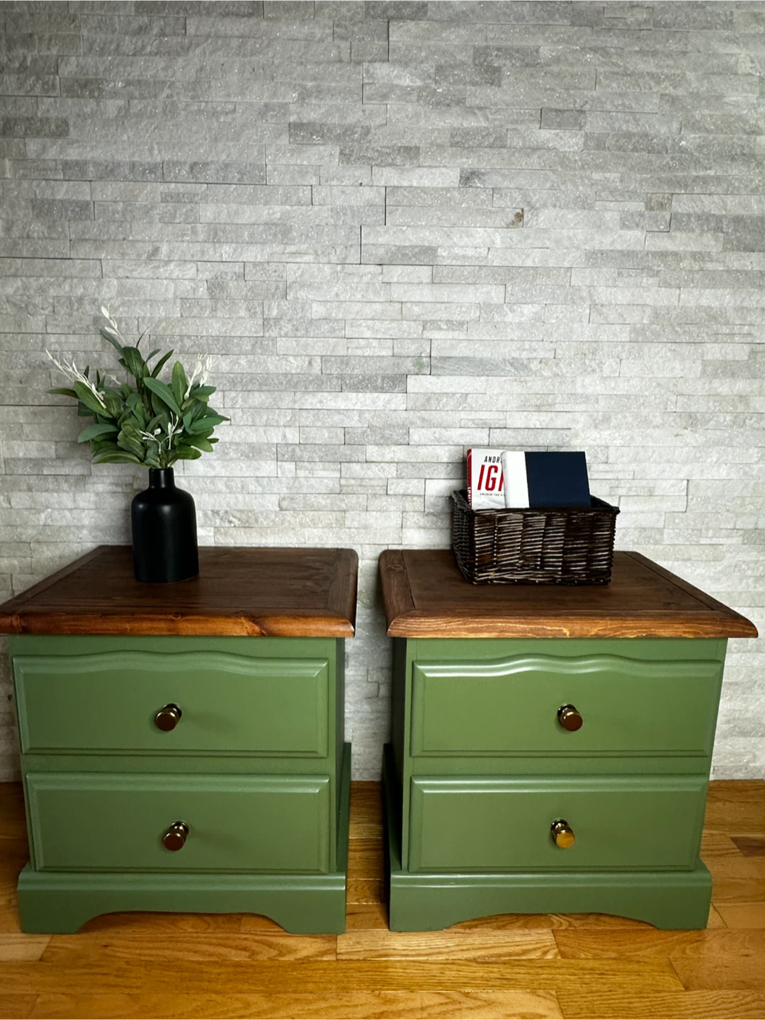 Beautiful  Pair of Nightstands - photo 3