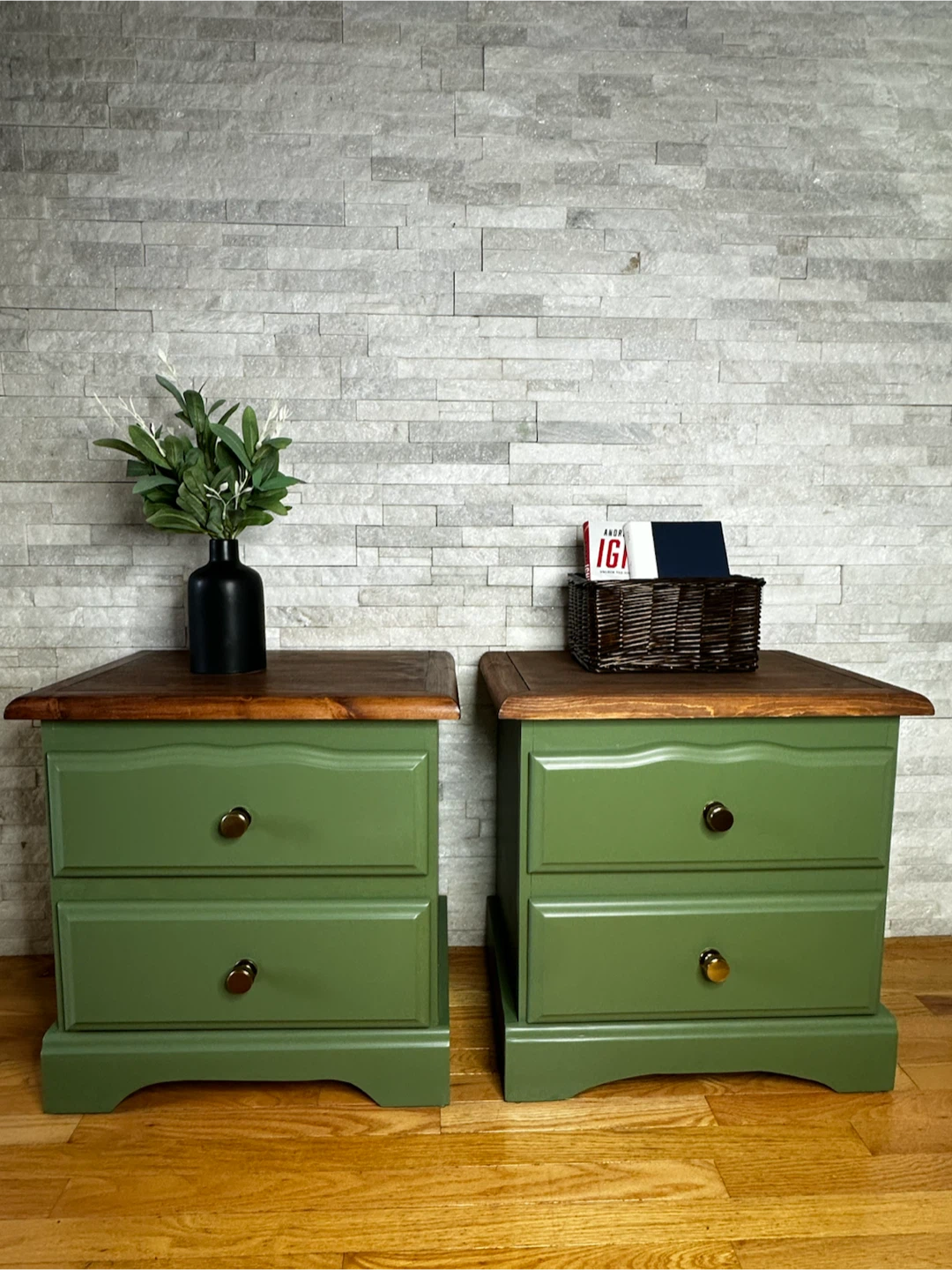 Beautiful  Pair of Nightstands - photo 5