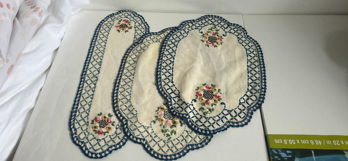 Embroidered Table Placemats and Runner Set - photo 2