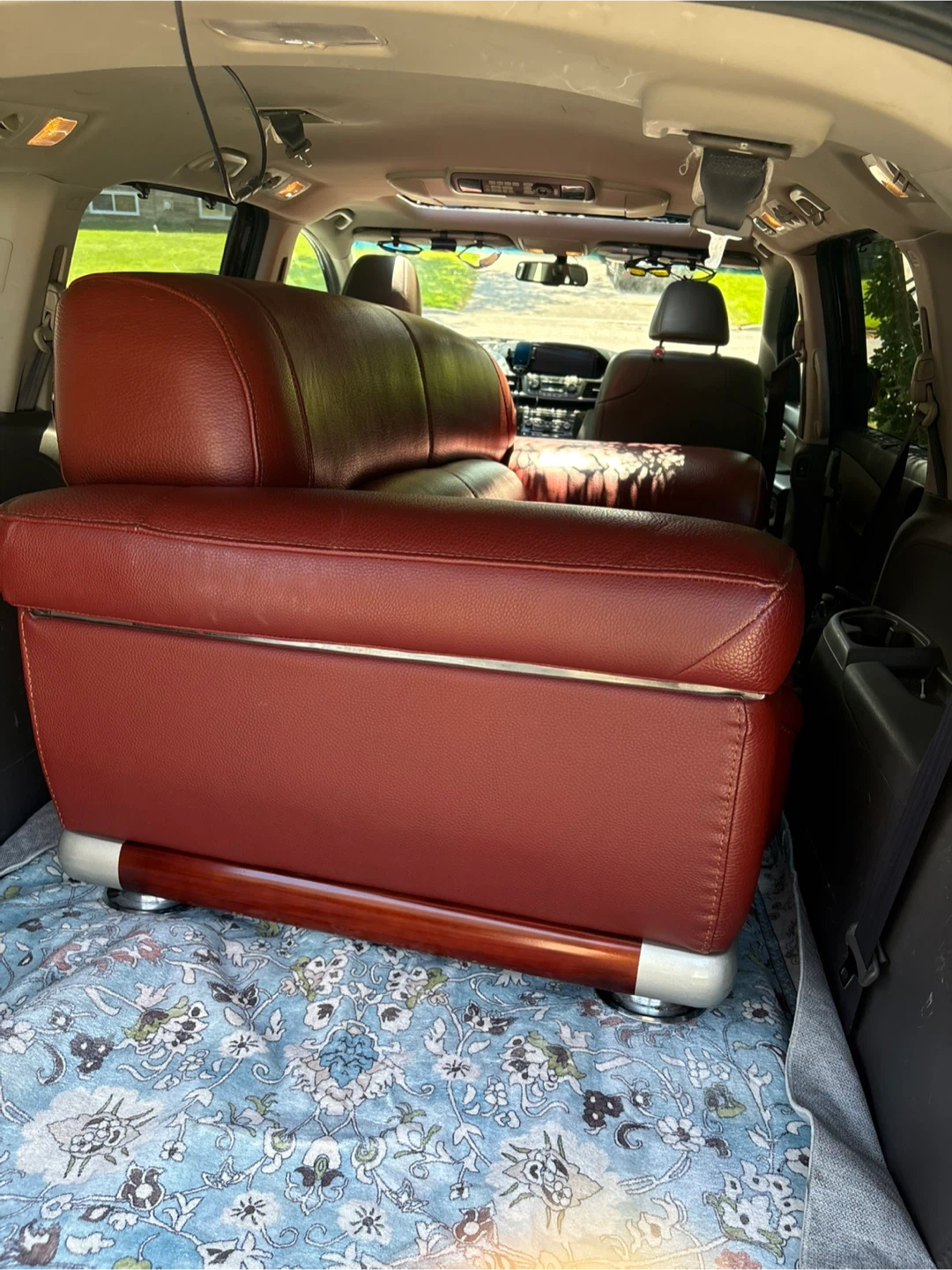 need help 1-2 guys moving small couch south ajax today