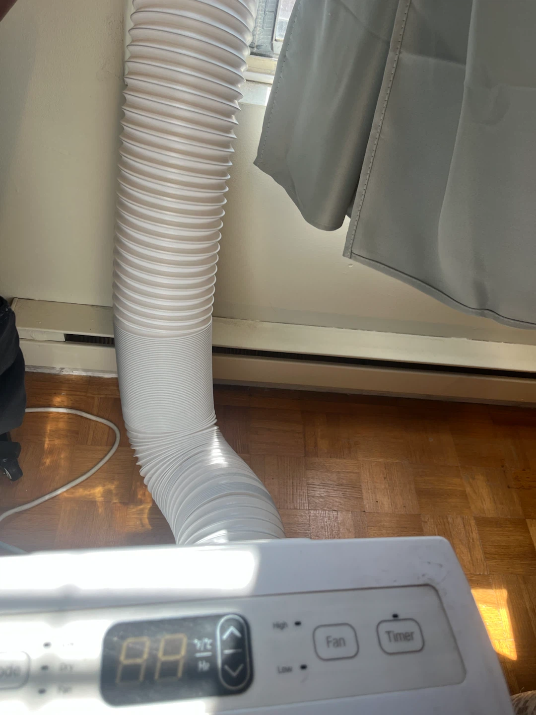 LG Portable Air Conditioner with Hose - photo 2