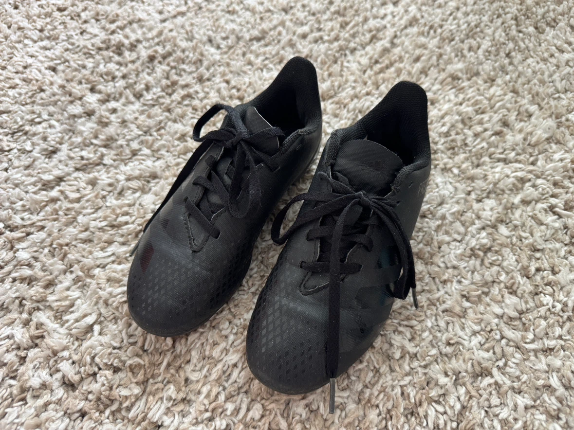 Boys Adidas Black Soccer Cleats (US2)