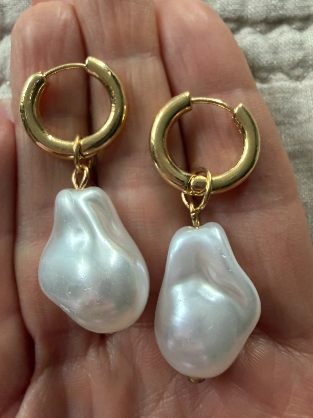 New Gold pearls earrings