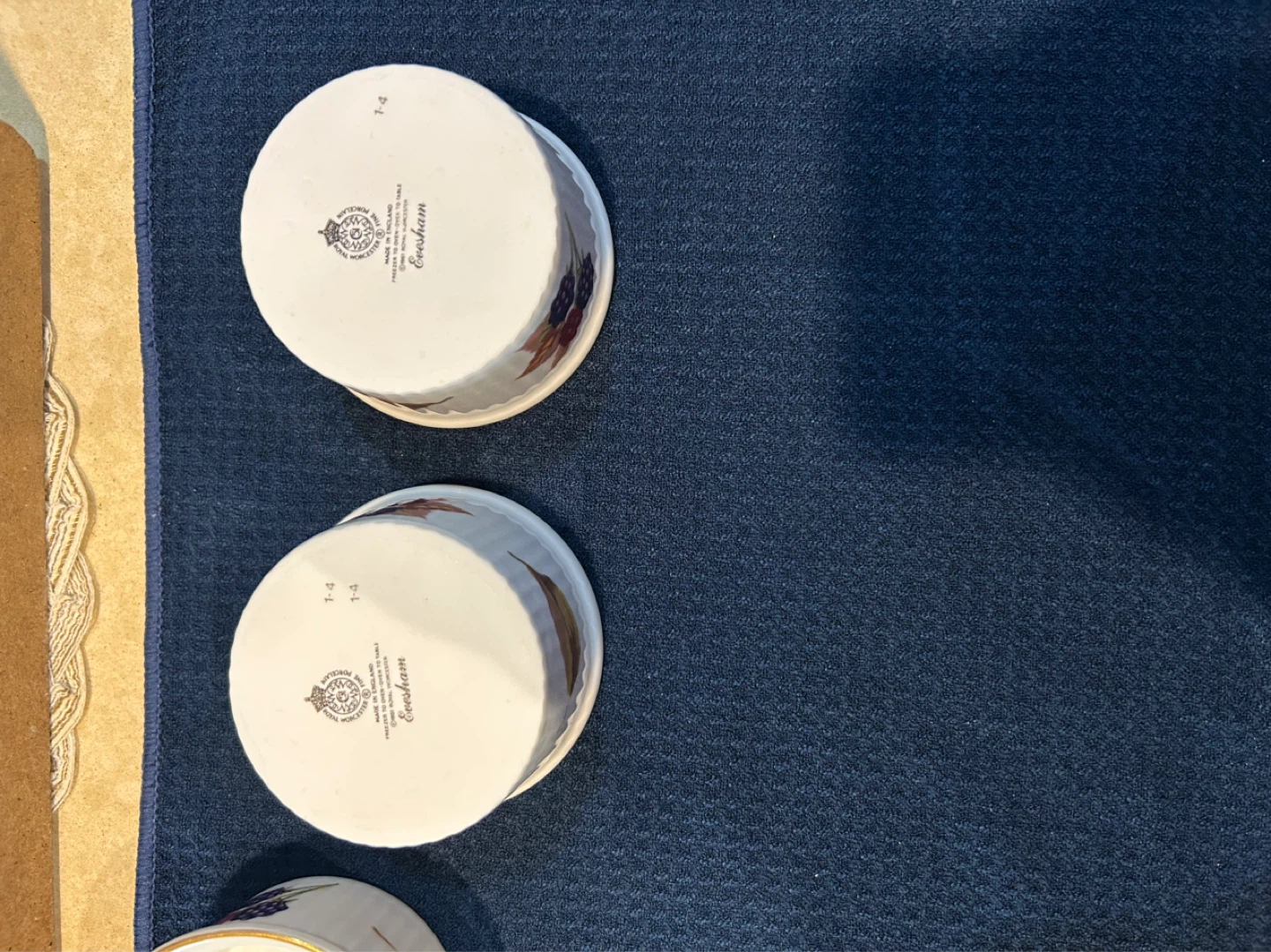 4x Royal Worcester Evesham Ramekins with Berry Design - photo 3