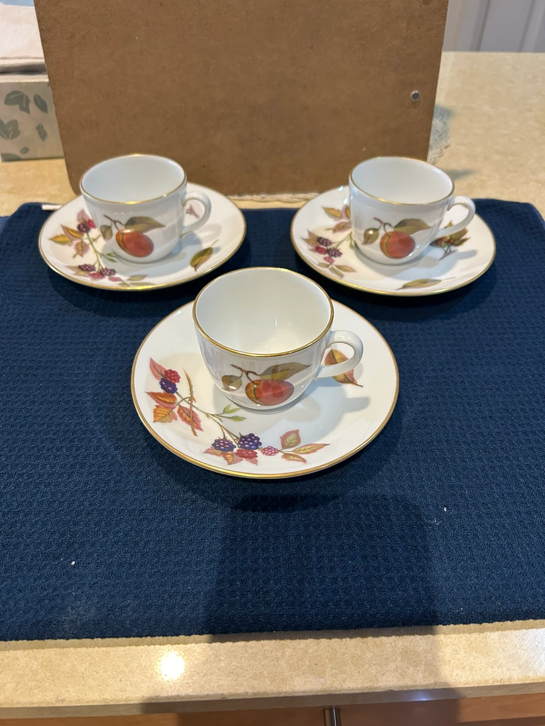 Royal Worcester Evesham Porcelain Tea Cups and Saucers Set