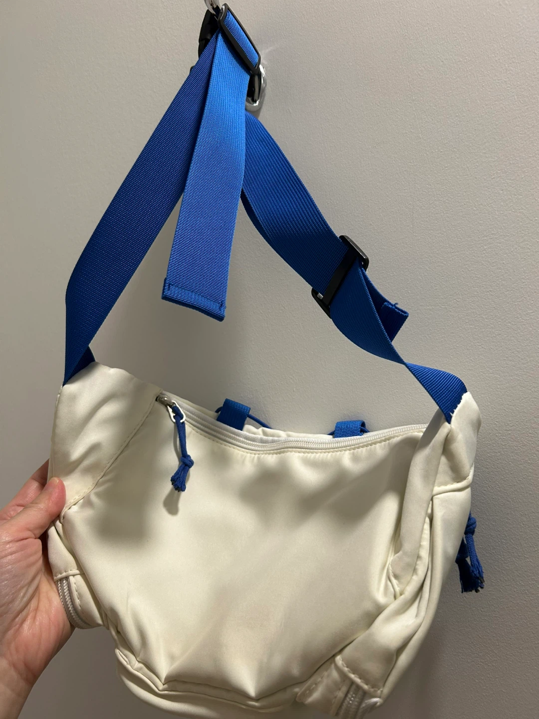 White Messenger Bag with Blue Straps - photo 3