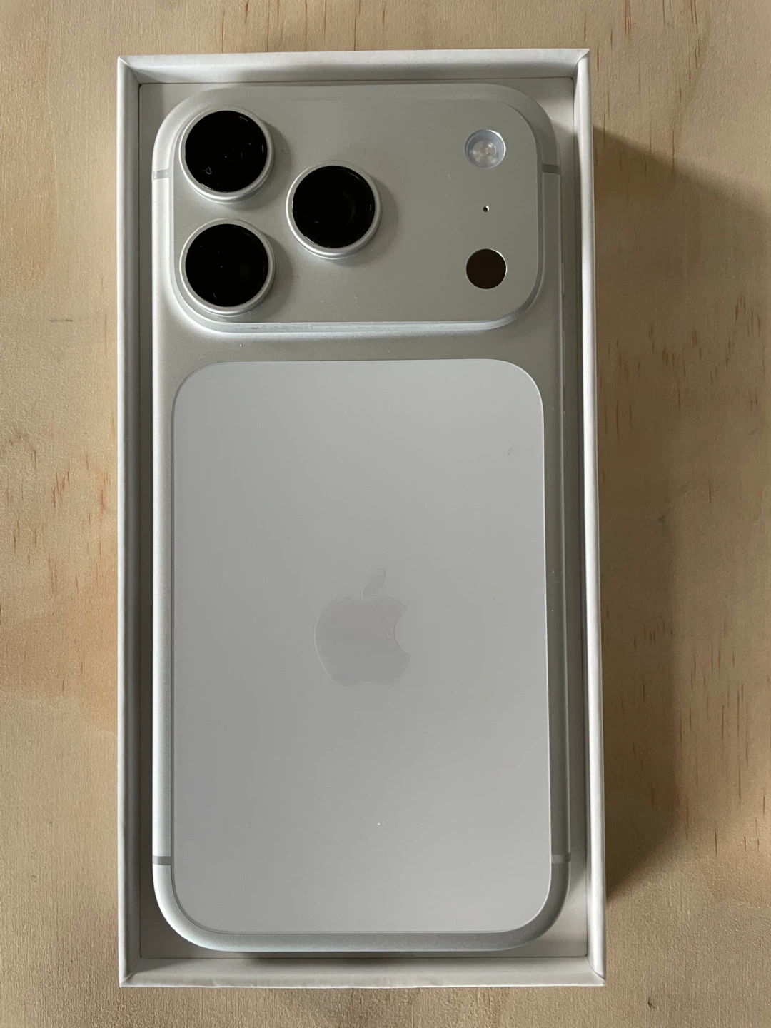 iPhone 17 Pro - photo 2