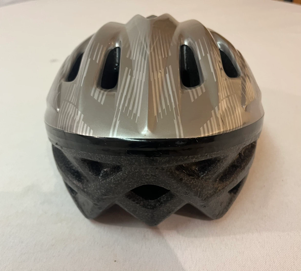 Child’s Bike Helmet - Bell Brand - ages 4-11 - photo 4