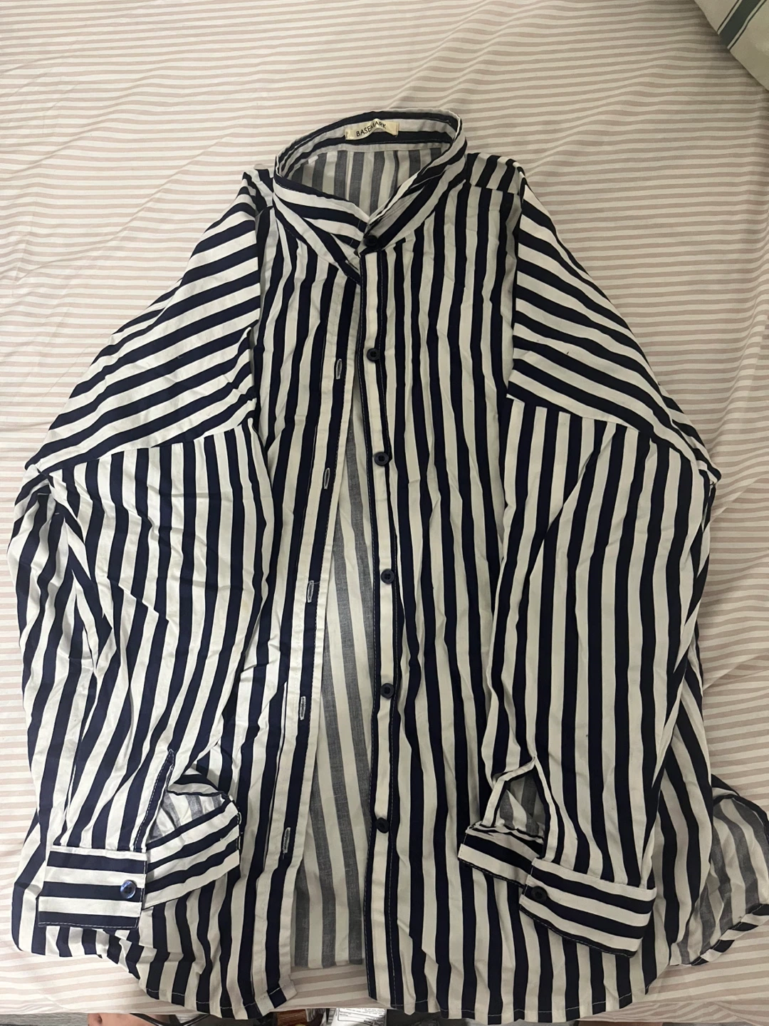 BASICHLY Striped Button-Up Shirt