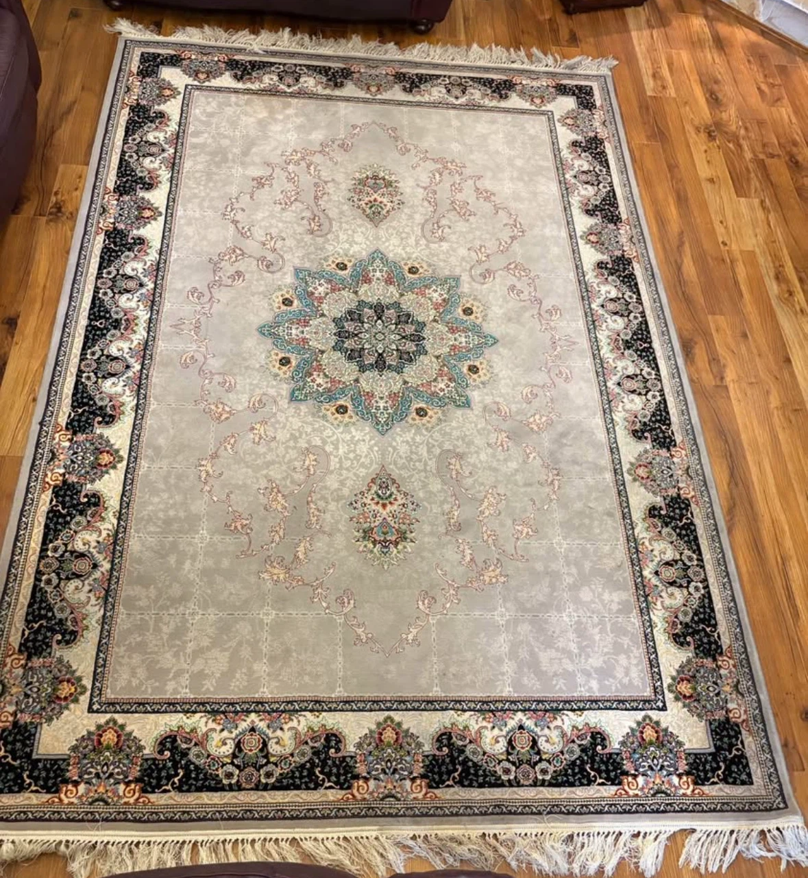 Handmade Persian Style Area Rug - 700 Reeds