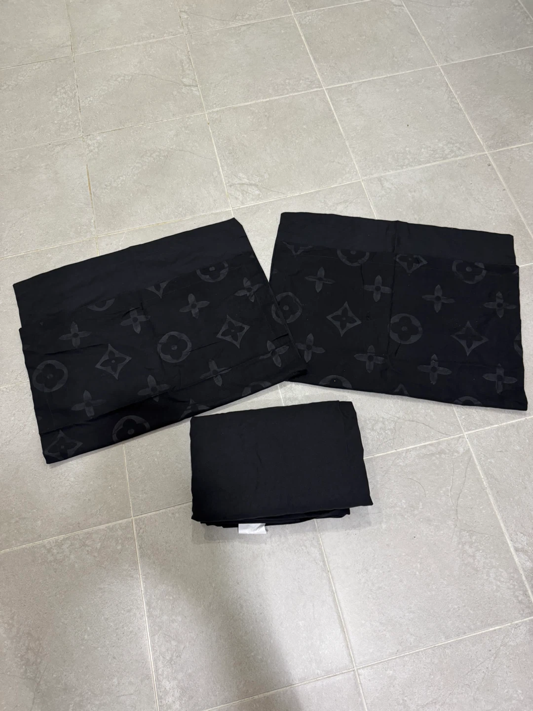 Three-piece bedding set . $5