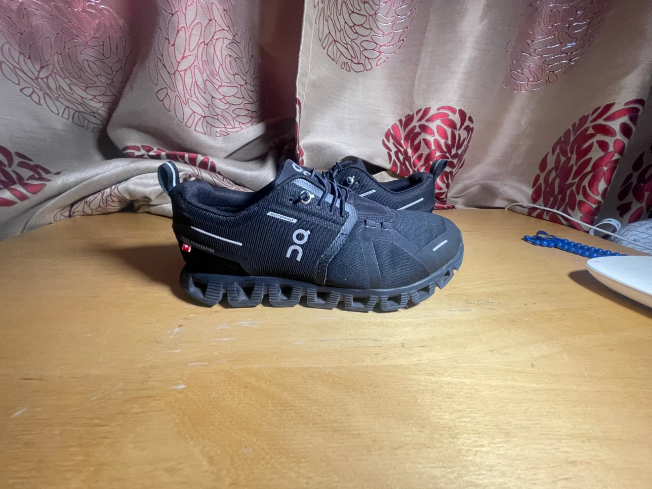ON Running Cloud Waterproof Shoes - Black