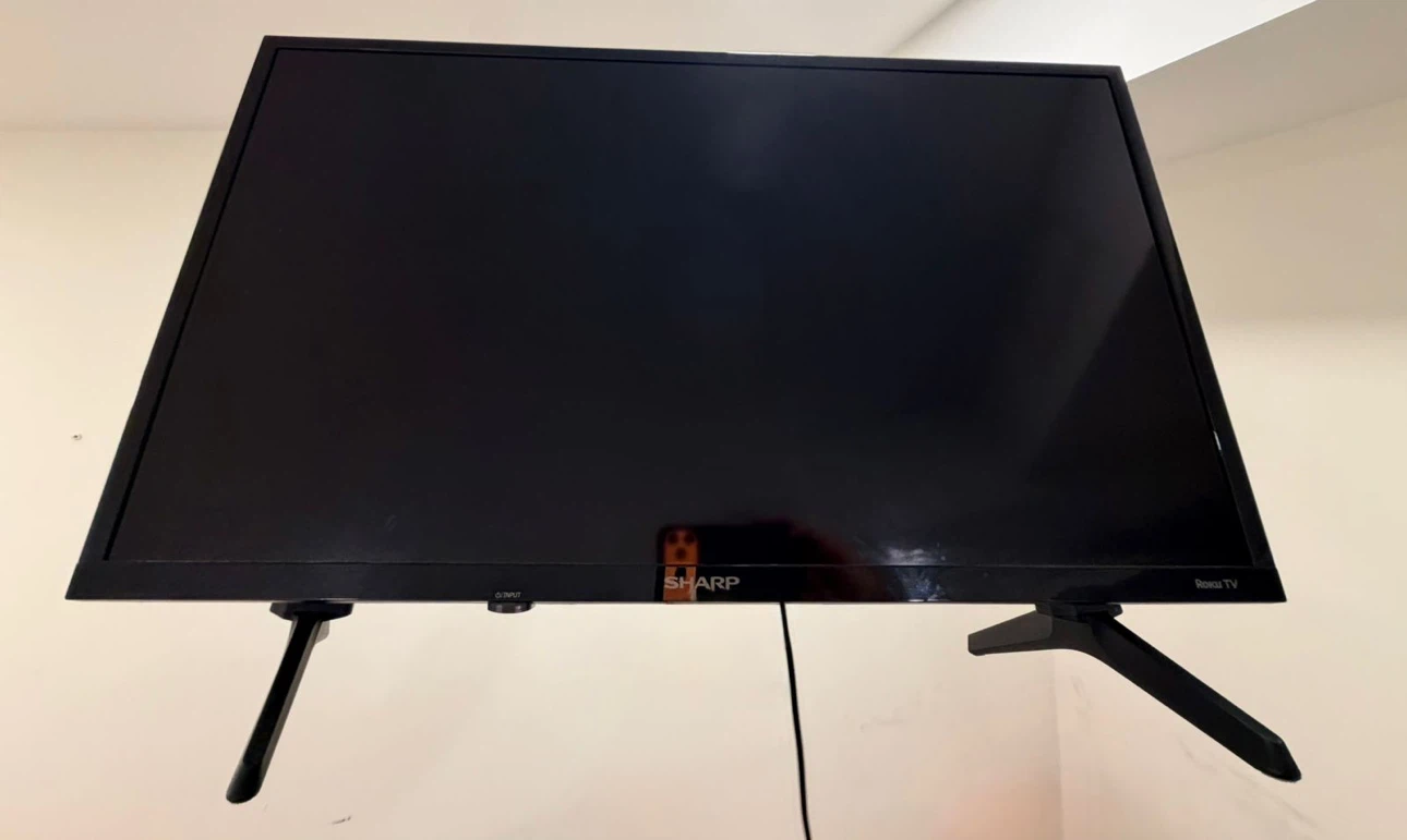 Sharp Roku TV 32 inches - photo 3