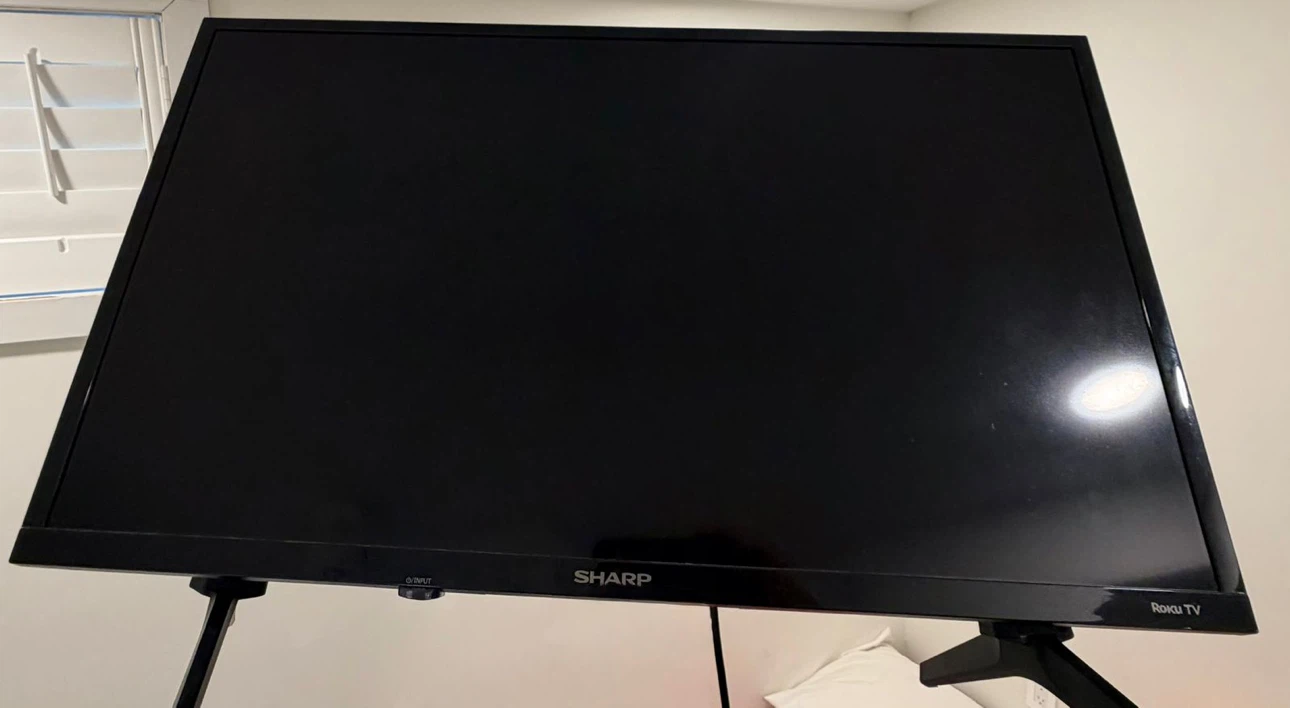 Sharp Roku TV 32 inches - photo 4