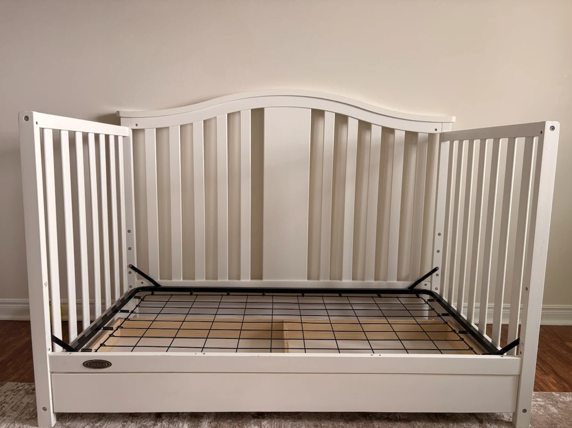 White Graco Convertible Crib