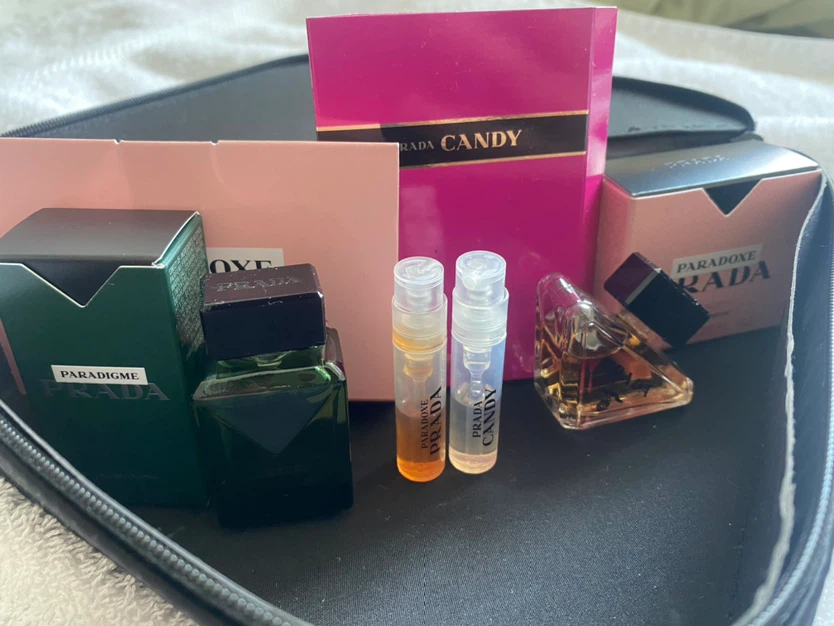 Prada Beauty Triangle Cosmetic Bag with Fragrance Samples - photo 2