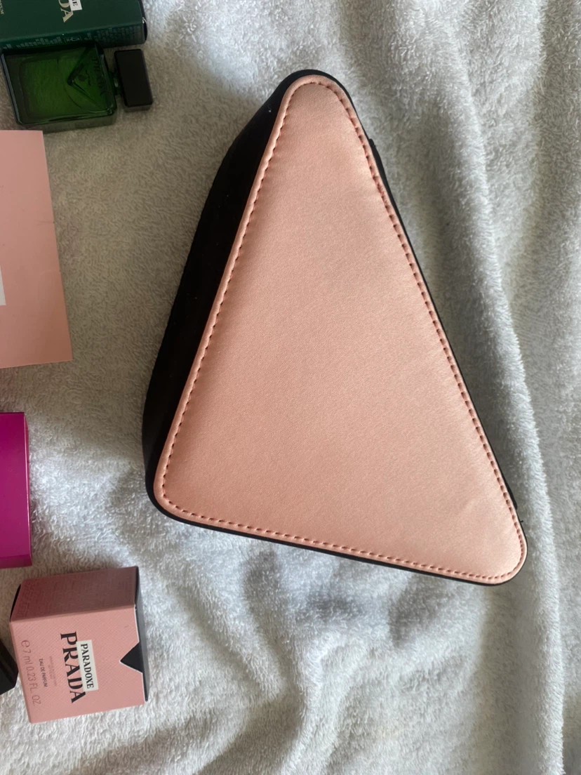 Prada Beauty Triangle Cosmetic Bag with Fragrance Samples - photo 4