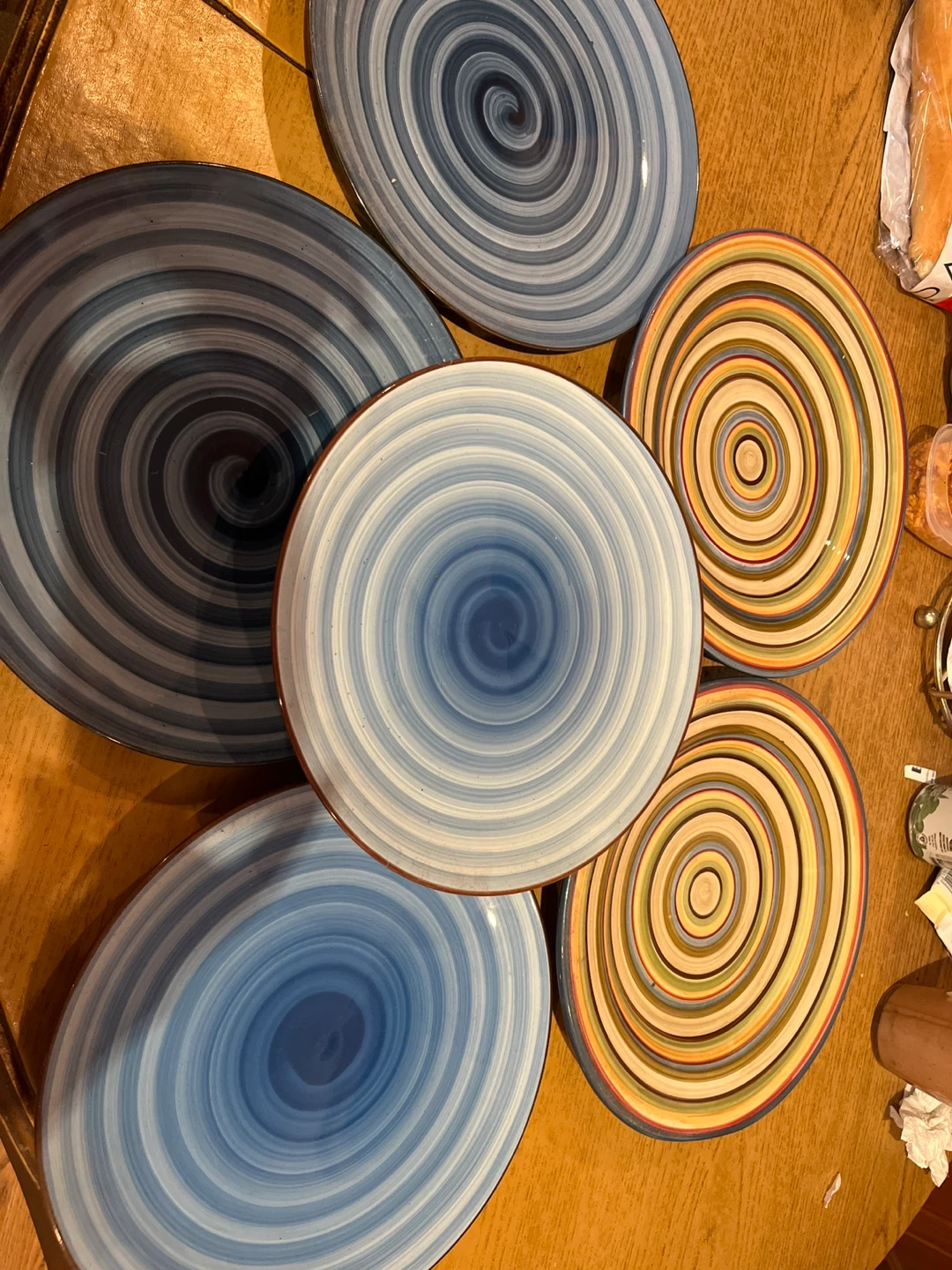 Set of 6 Swirl Design Ceramic Plates