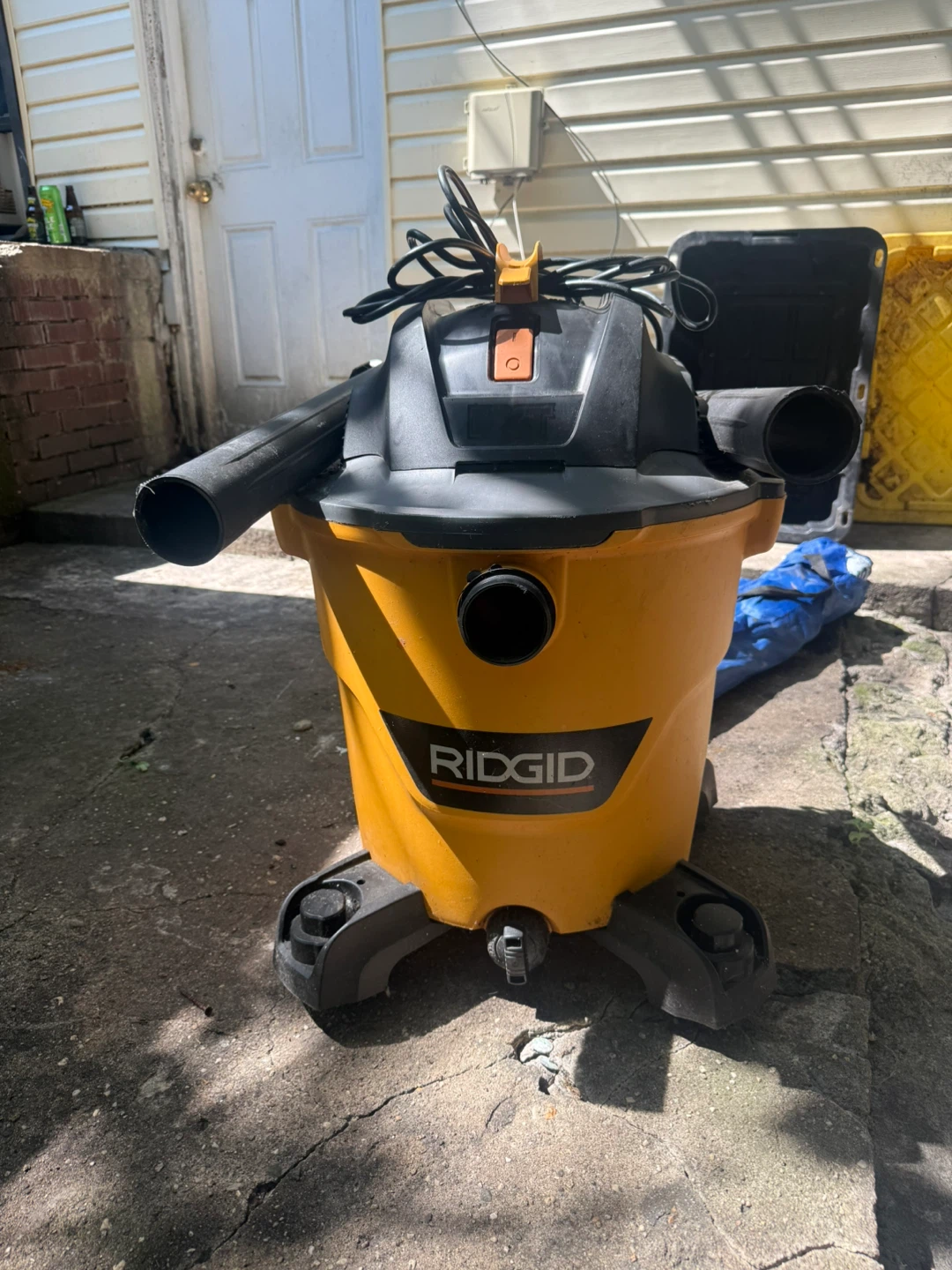 RIDGID Wet/Dry Vacuum Cleaner with Accessories