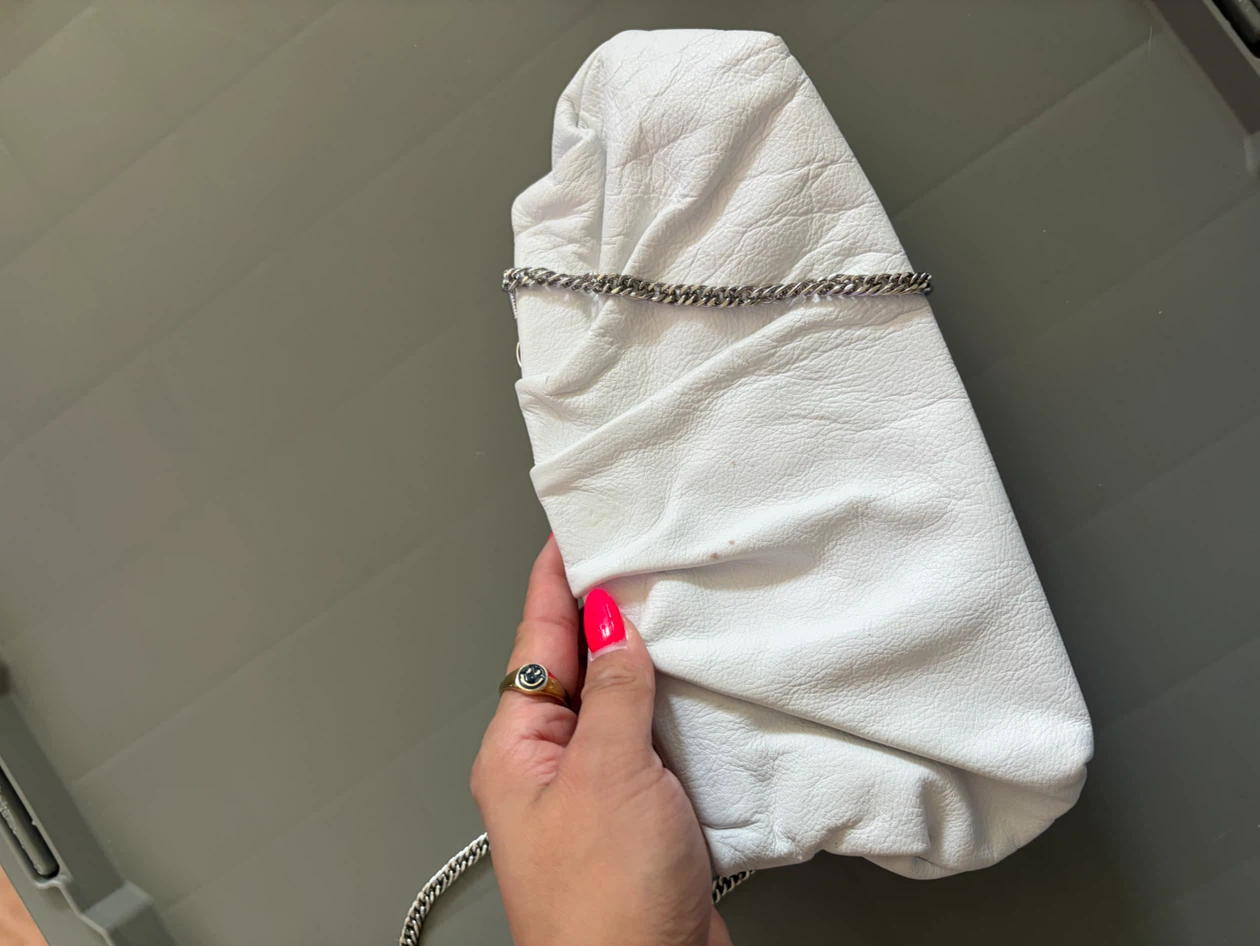 Small white purse with chain - photo 4