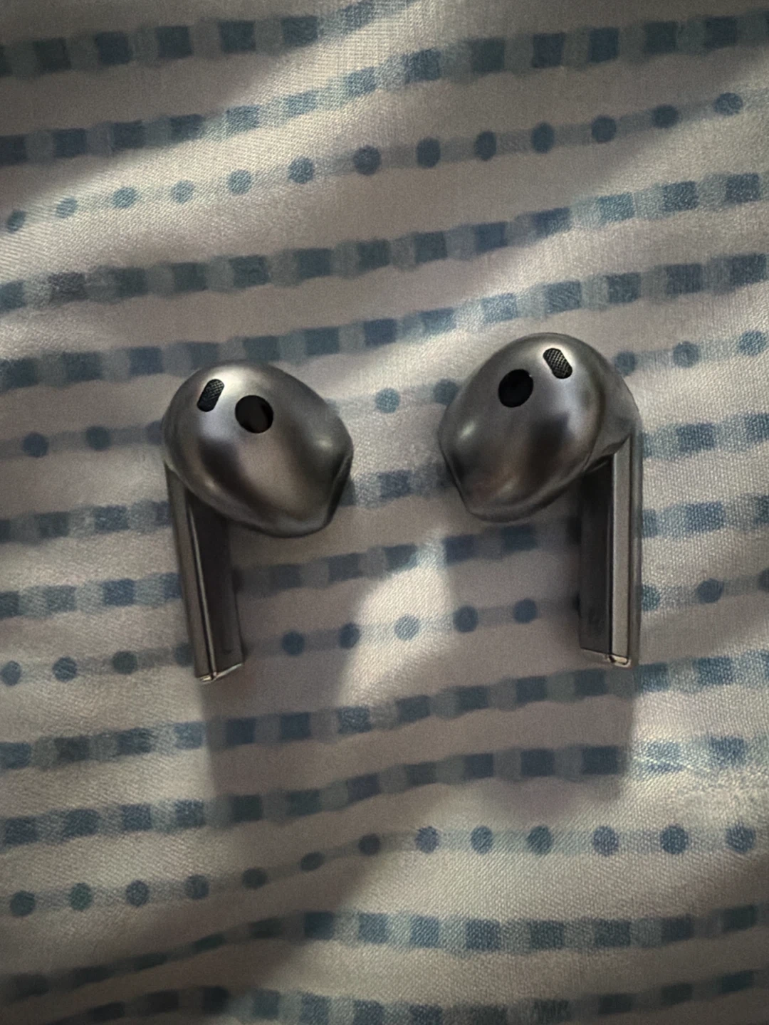 Samsung Galaxy Buds 3 with extra carrying case - photo 2