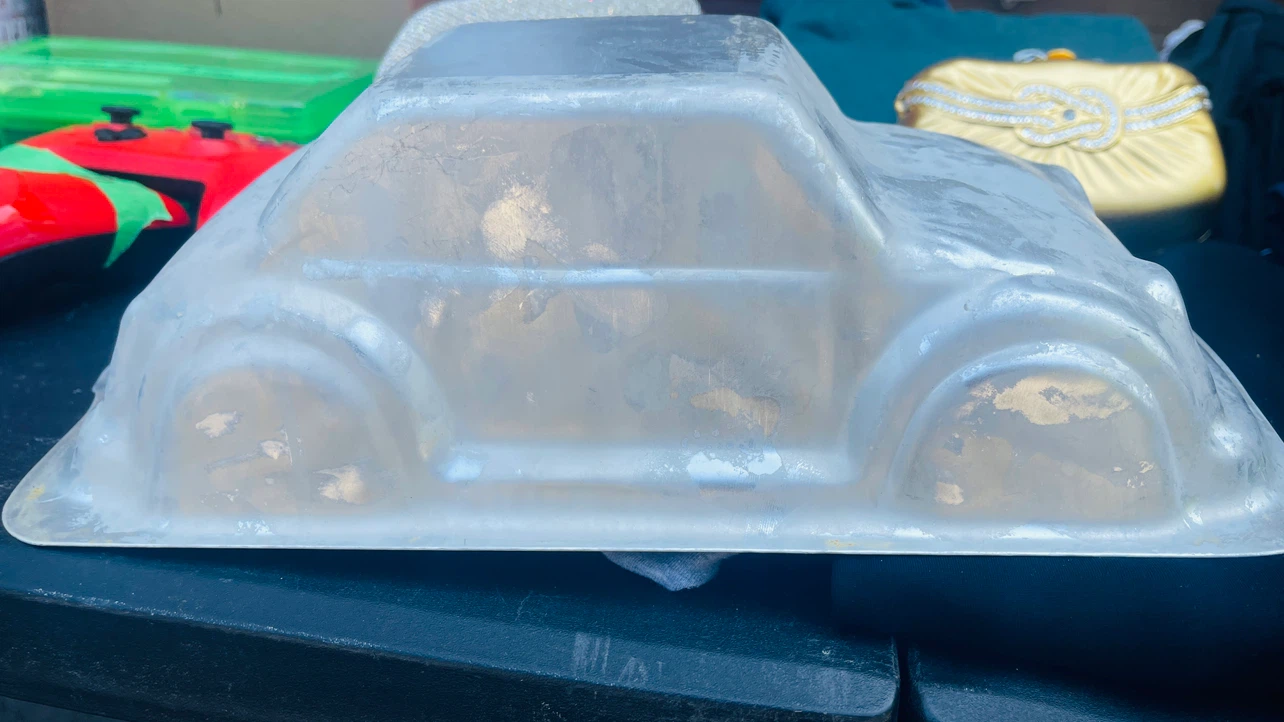 Vintage Train & Car Shaped Cake Pan - photo 2