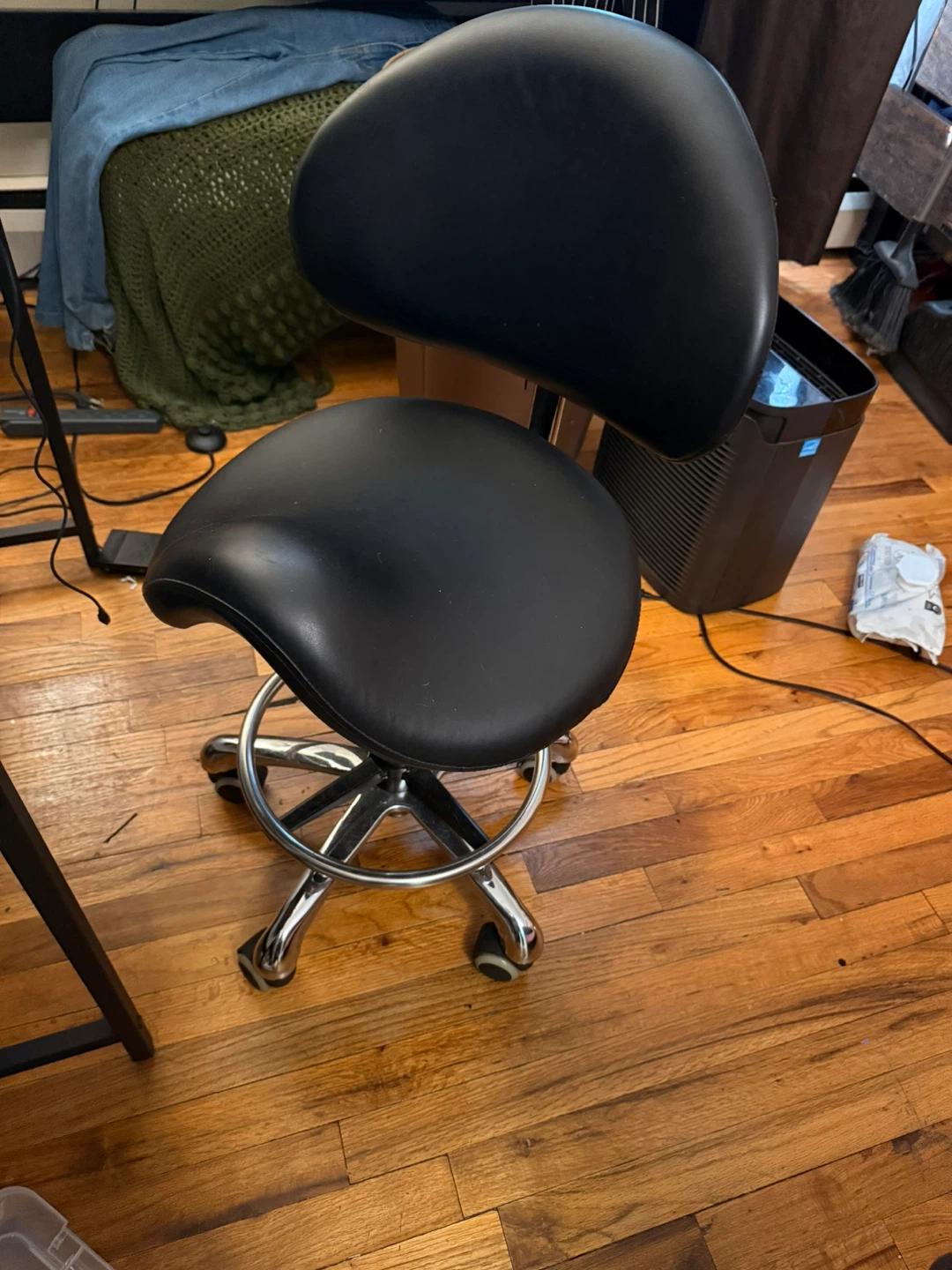 Swivel rolling salon chair