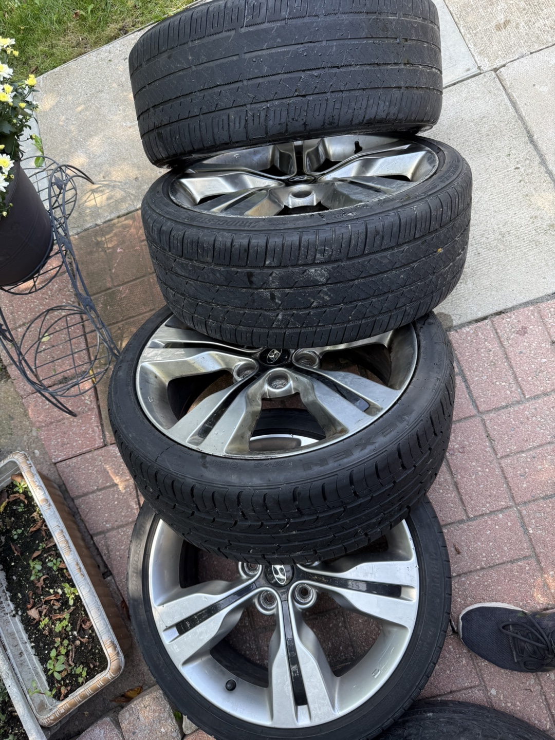 Set of 4 Hyundai Wheels with Tires - photo 2