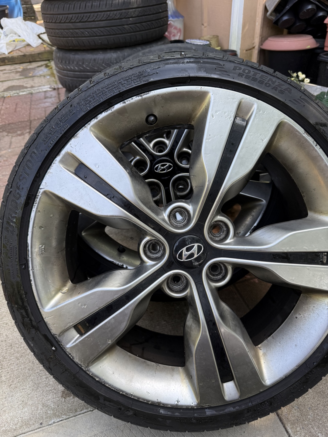 Set of 4 Hyundai Wheels with Tires
