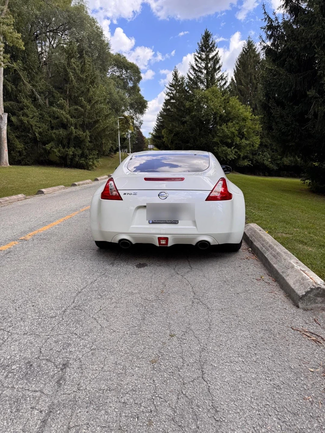 White Nissan 370Z - photo 2