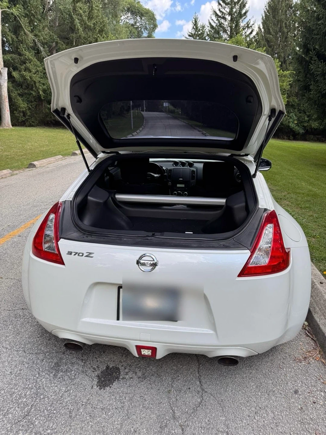 White Nissan 370Z - photo 3