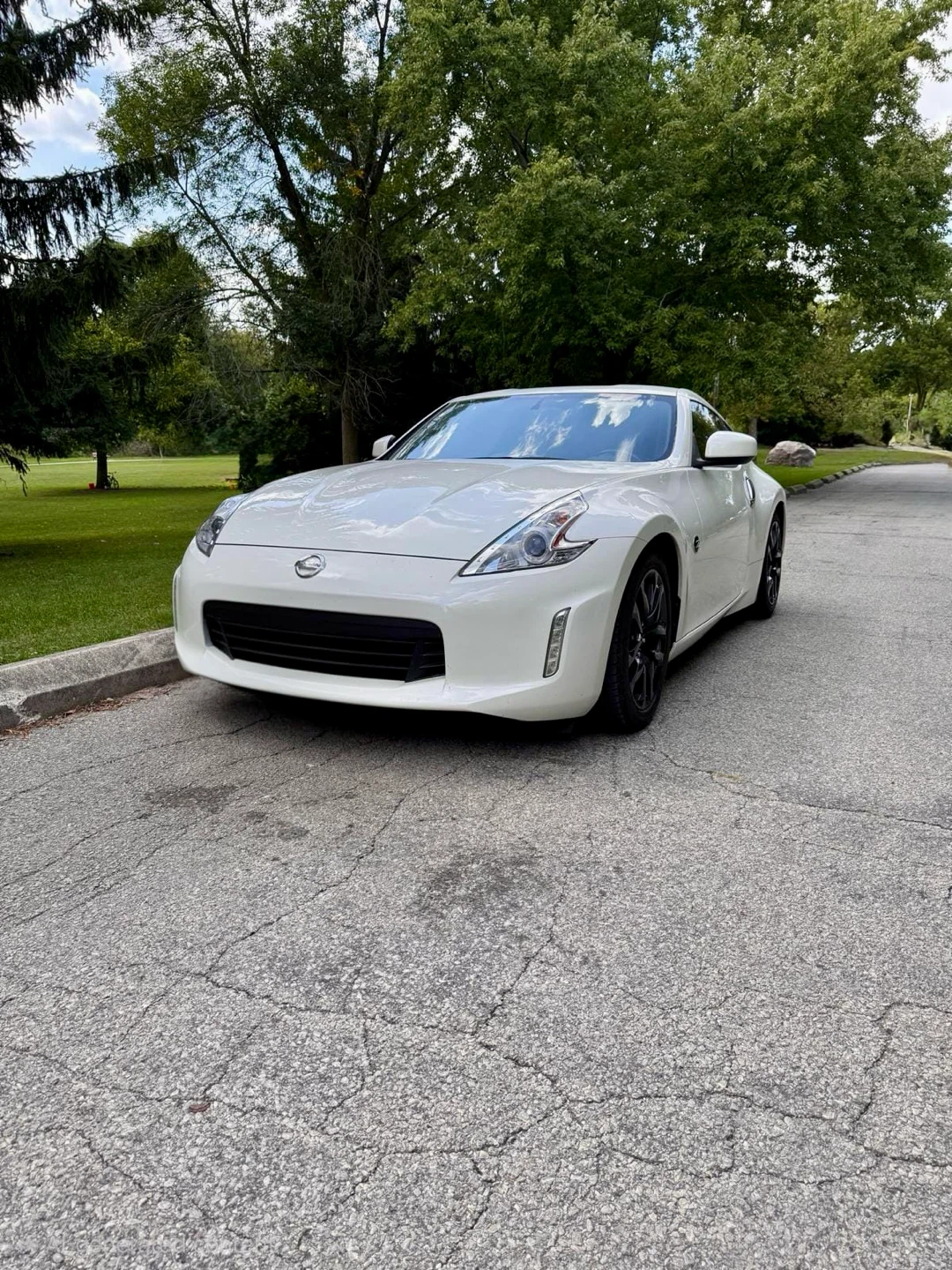 White Nissan 370Z - photo 5