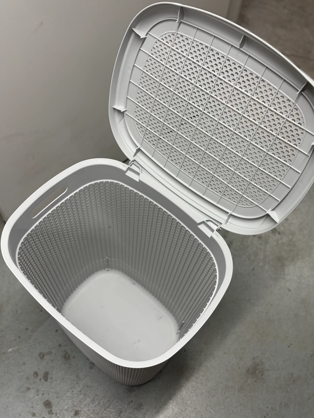 Tall plastic laundry Hamper - photo 2