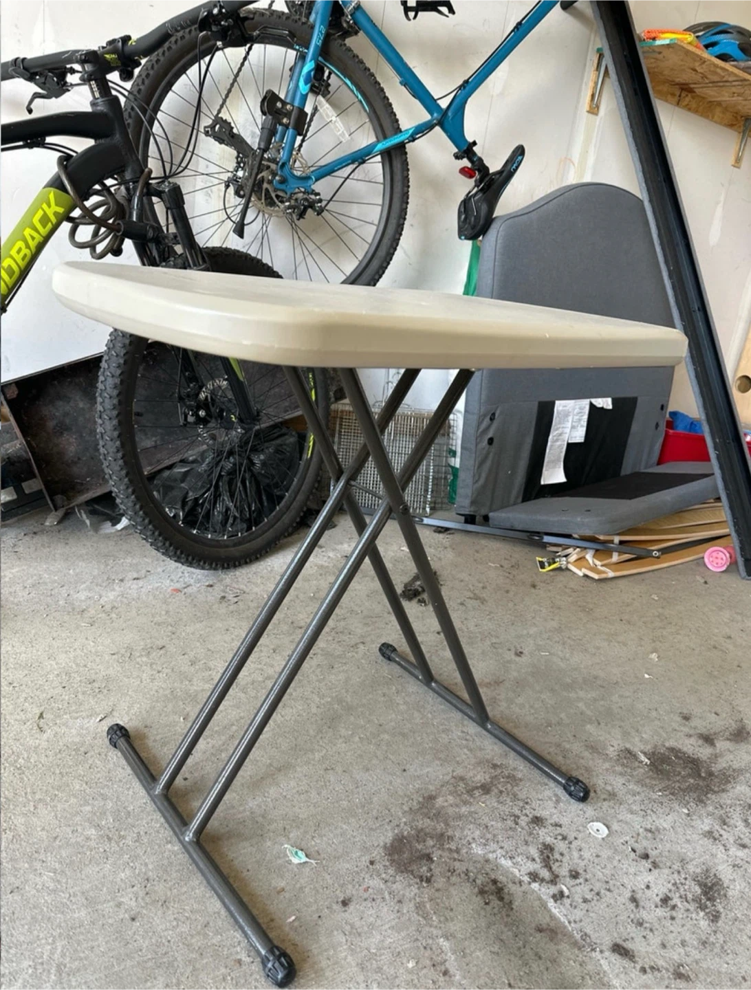 Plastic table
