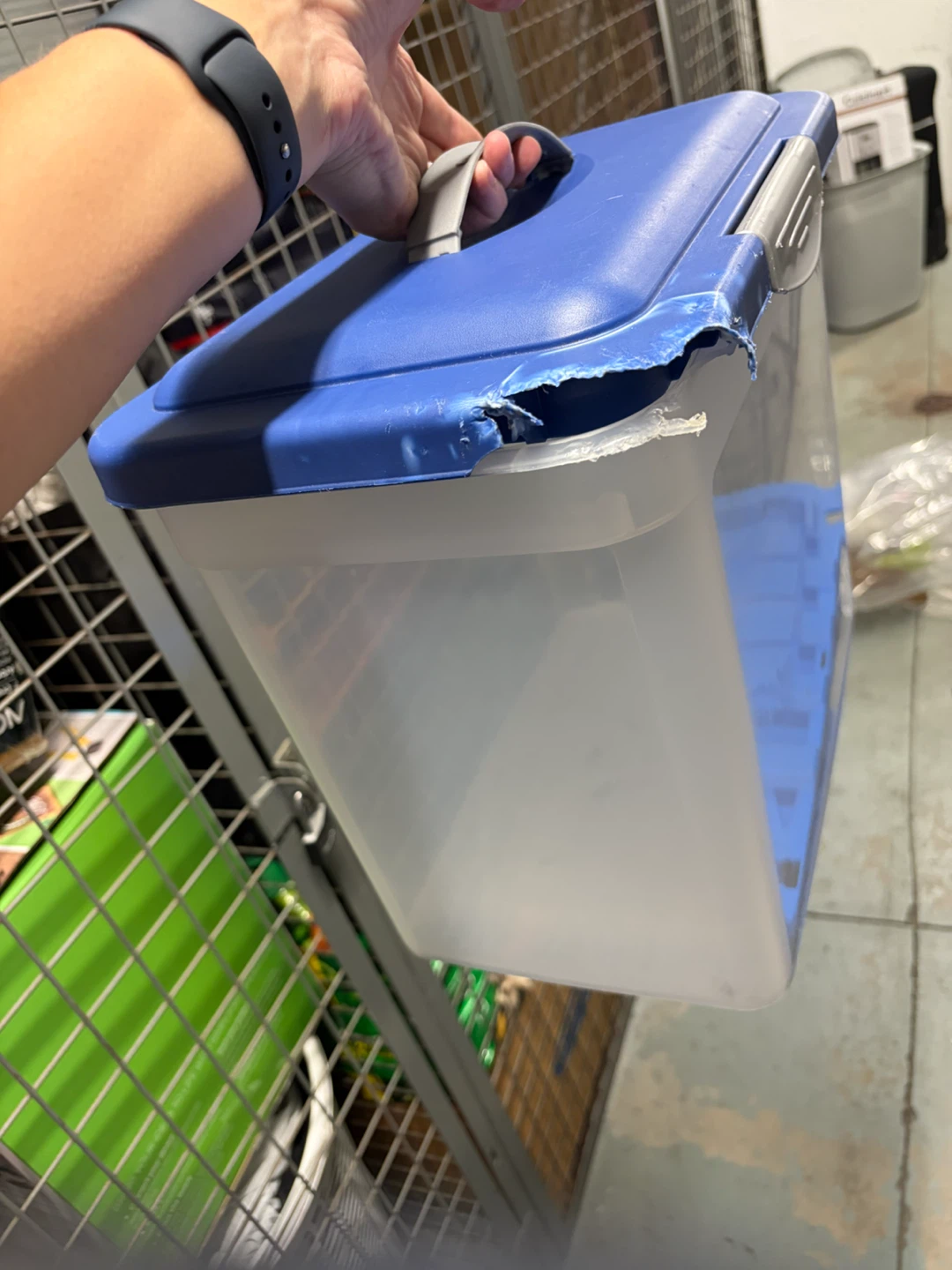 ~ 4L storage container w/ damage - photo 2
