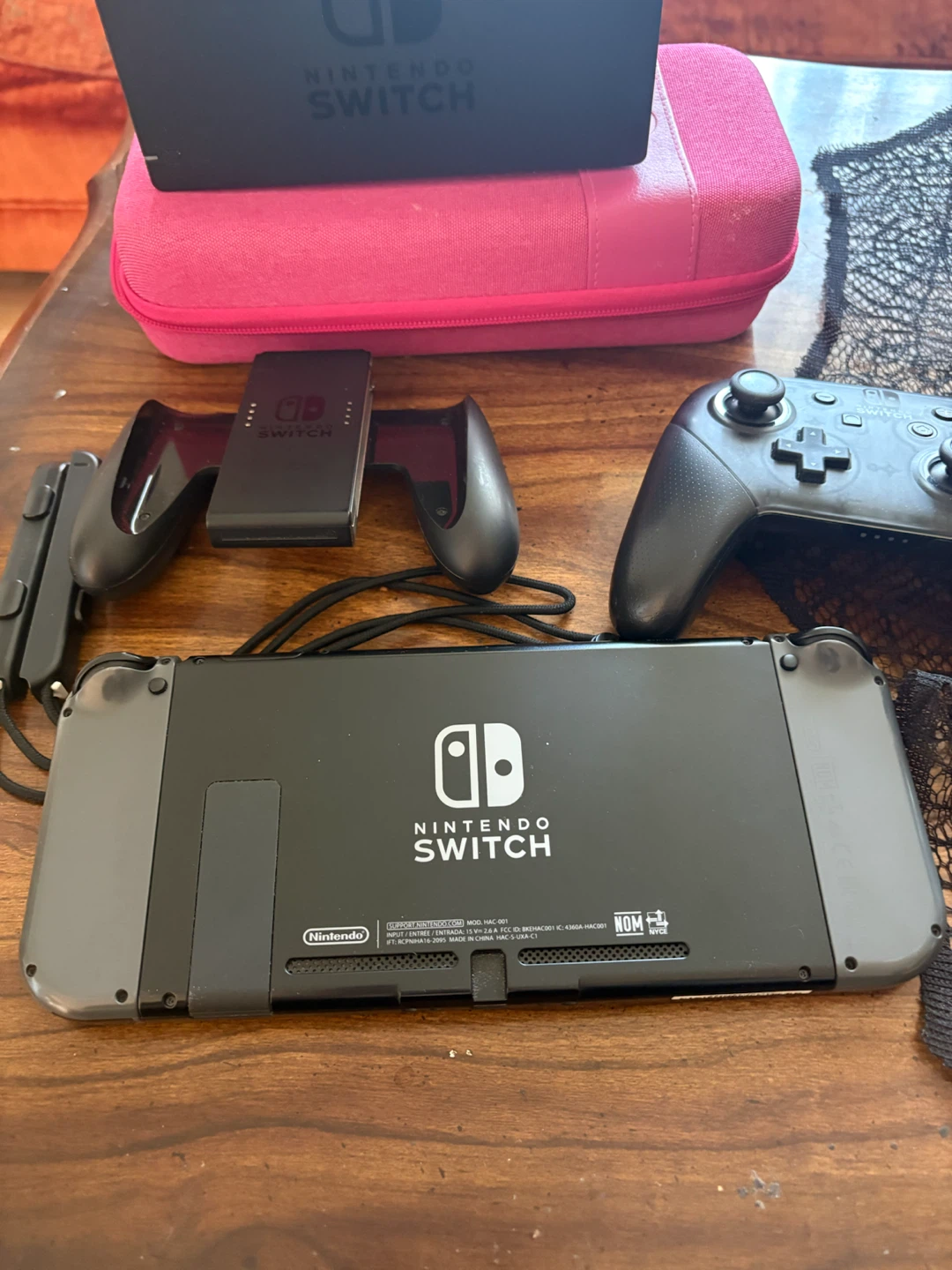Nintendo Switch - photo 2
