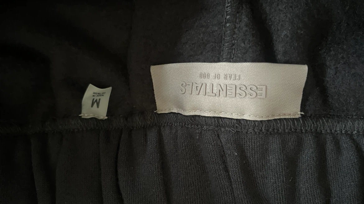 ESSENTIALS - photo 2