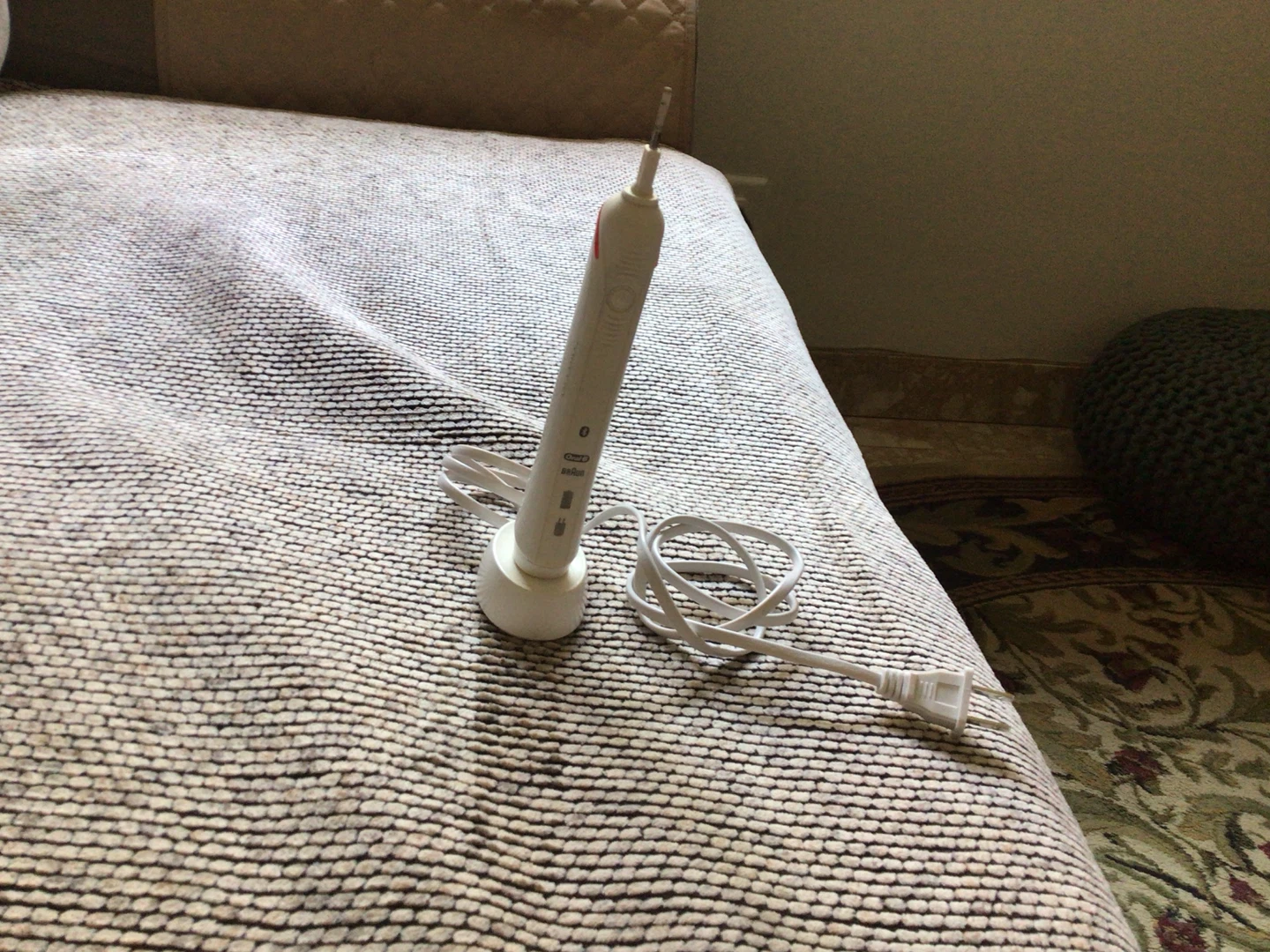 Oral-B Braun Electric Toothbrush with Charger - photo 2