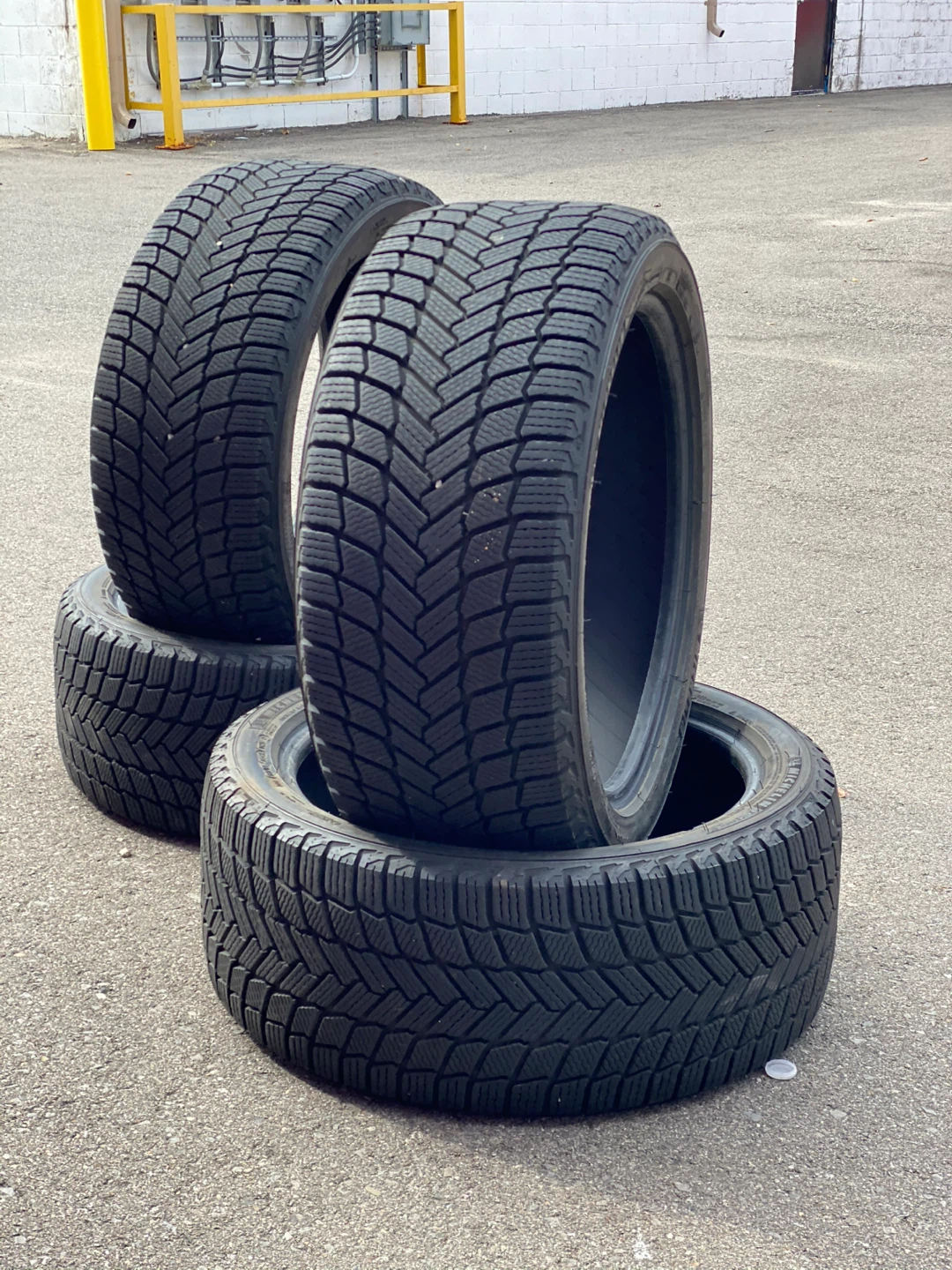 98% 255/40/19 Michelin x ice snow winter tires