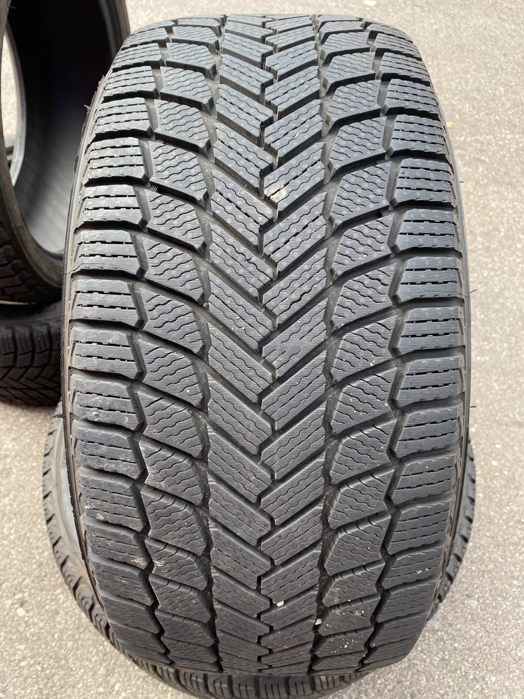 98% 255/40/19 Michelin x ice snow winter tires - photo 2