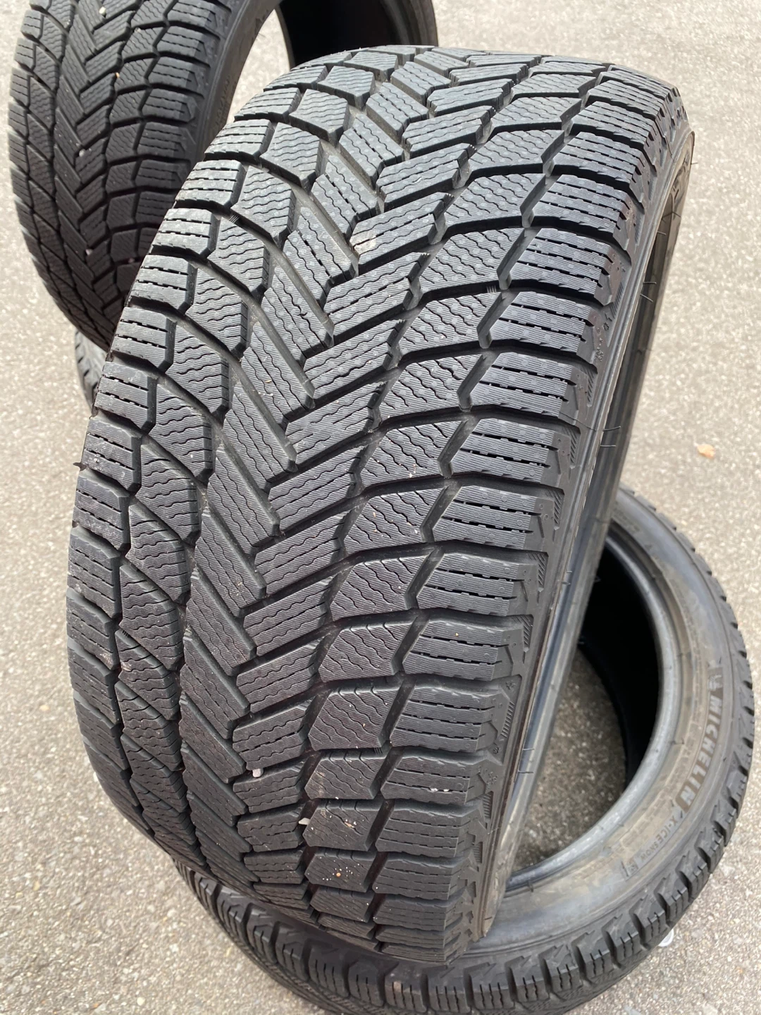 98% 255/40/19 Michelin x ice snow winter tires - photo 3