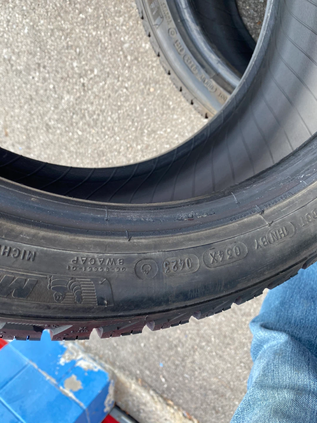 98% 255/40/19 Michelin x ice snow winter tires - photo 5